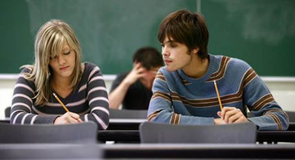 BAC: 44 de candidaţi eliminaţi pentru copiat