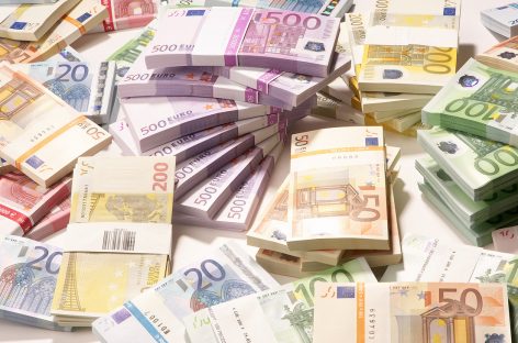 Curs valutar/Un nou maxim pentru euro – 4,5538 lei