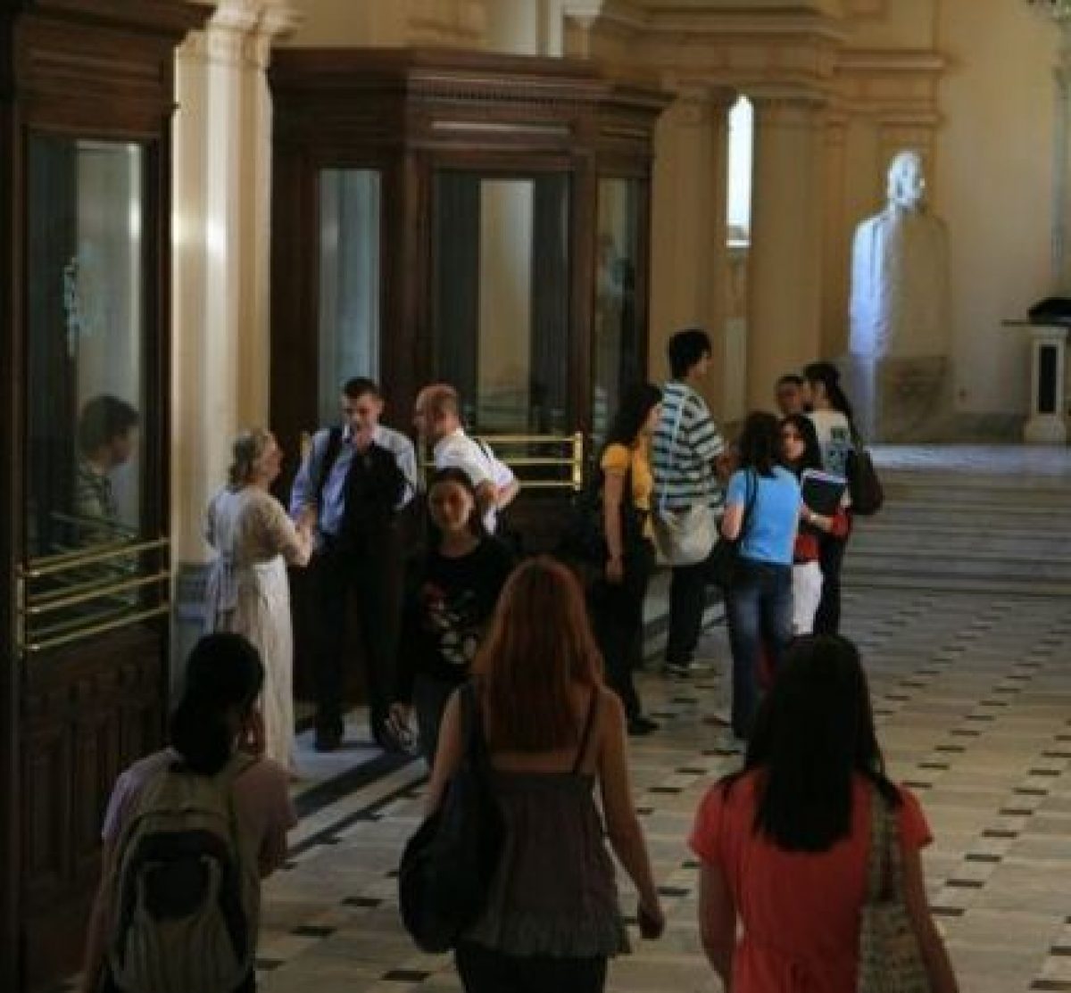 Şcoală de vară. Tineri din străinătate învață româna la Universitatea din București