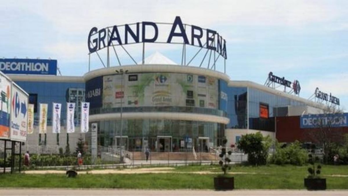 Cine are treabă la Primăria Sectorului 4 trebuie să treacă pe la mall