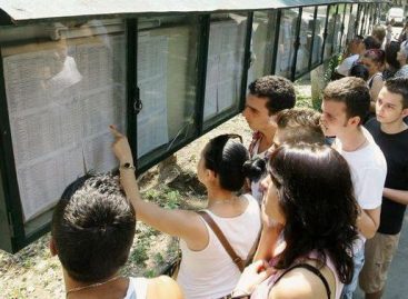 Evaluarea Natională. După contestaţii, promovabilitatea a urcat la 77 %