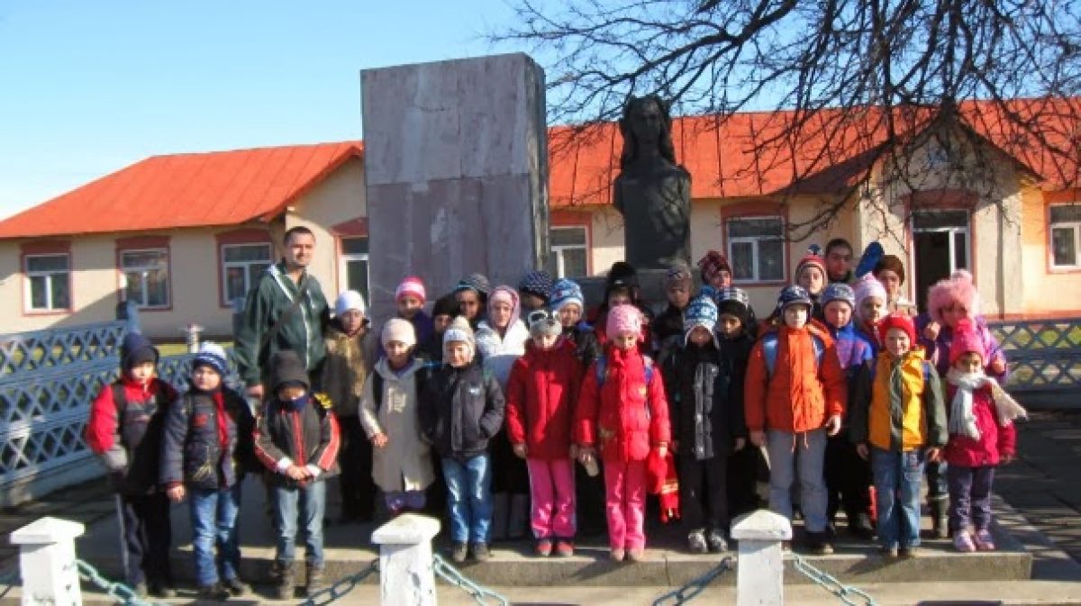 De ce tace Ministerul Educaţiei în privinţa eroinei de la Mărăşeşti, Măriuca Ion Zaharia