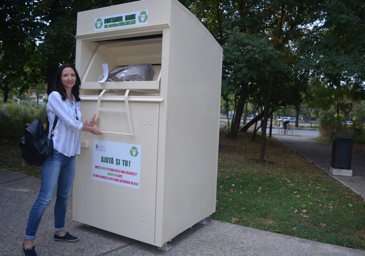 Colectă de haine vechi în 15 parcuri din Sectorul 1