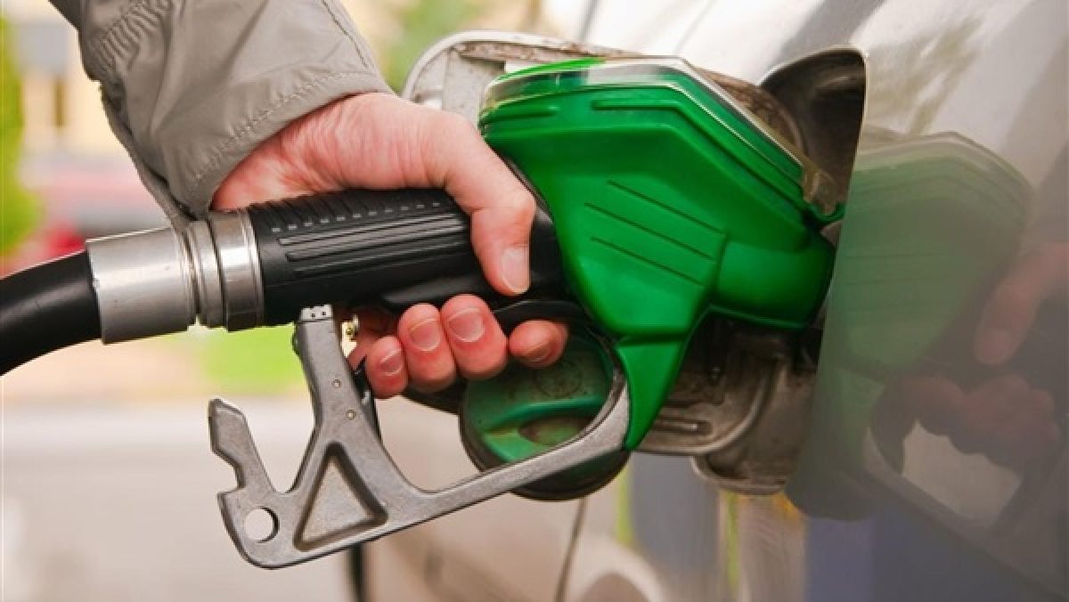 O nouă lovitură a Executivului. Carburant mai scump