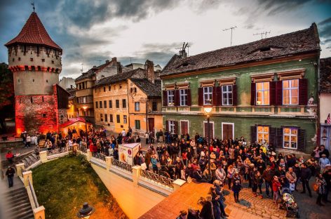La Sibiu, festival cu vin, mâncare, muzică şi multă voie bună