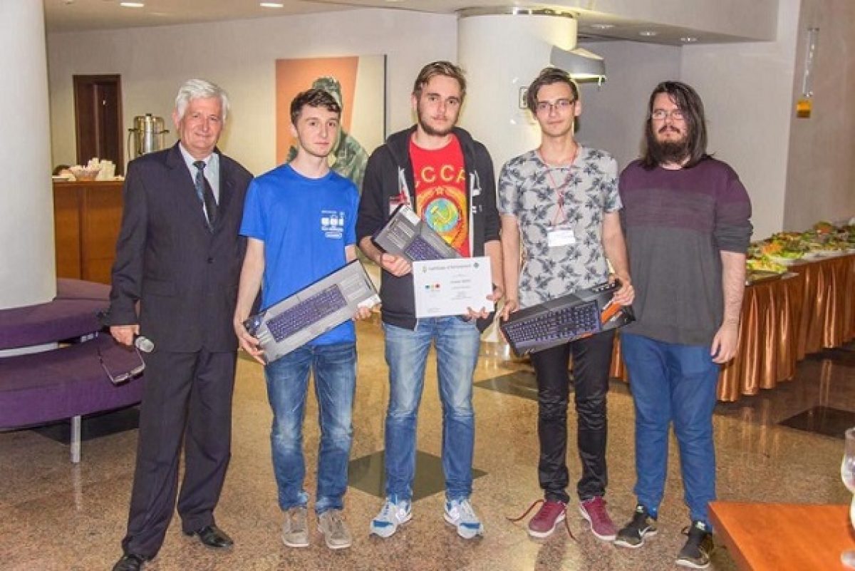Studenţii Universităţii din Bucureşti, laureaţi ai unui concurs internaţional de programare