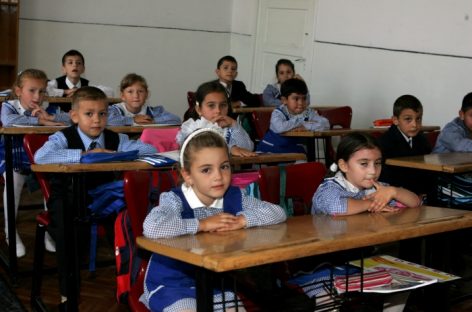 Mulţi dintre şcolarii din Bucureşti se luptă cu două mari probleme