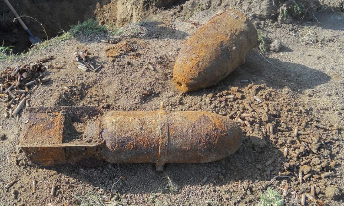 Cinci bombe din Al Doilea Război Mondial, descoperite în judeţul Galaţi