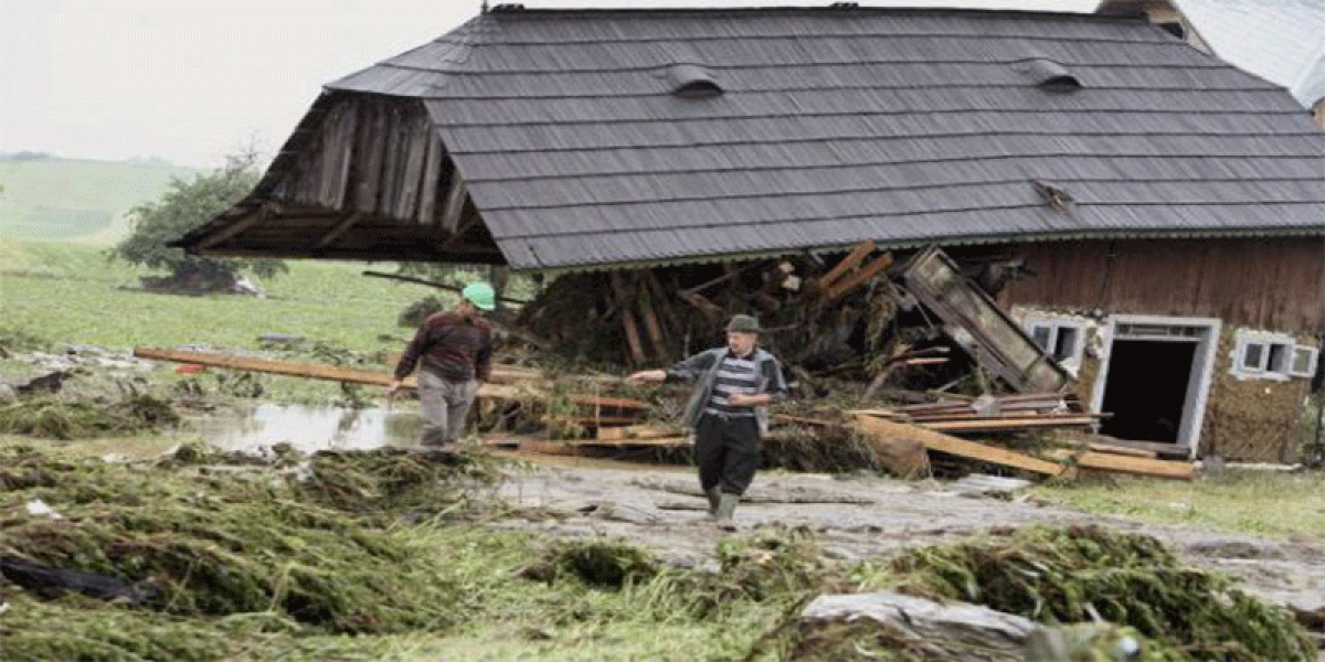 Statistică. Ce fac românii cu locuinţele lor în caz de dezastre naturale