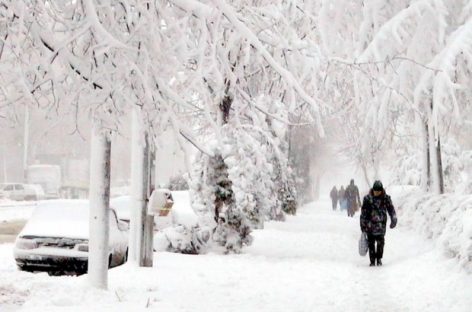 Iarna s-a abătut asupra României. Două zile sub ninsoare şi viscol
